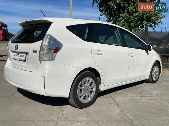 Белый Тойота Prius v, объемом двигателя 1.79 л и пробегом 217 тыс. км за 12490 $, фото 5 на Automoto.ua