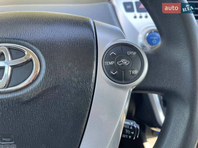 Белый Тойота Prius v, объемом двигателя 1.79 л и пробегом 217 тыс. км за 12490 $, фото 17 на Automoto.ua