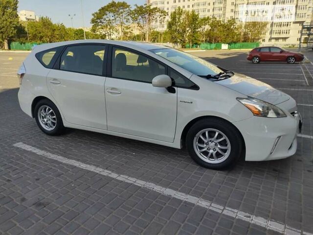 Белый Тойота Prius v, объемом двигателя 1.8 л и пробегом 192 тыс. км за 12250 $, фото 9 на Automoto.ua