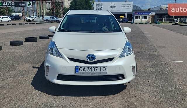 Белый Тойота Prius v, объемом двигателя 1.8 л и пробегом 230 тыс. км за 13500 $, фото 1 на Automoto.ua