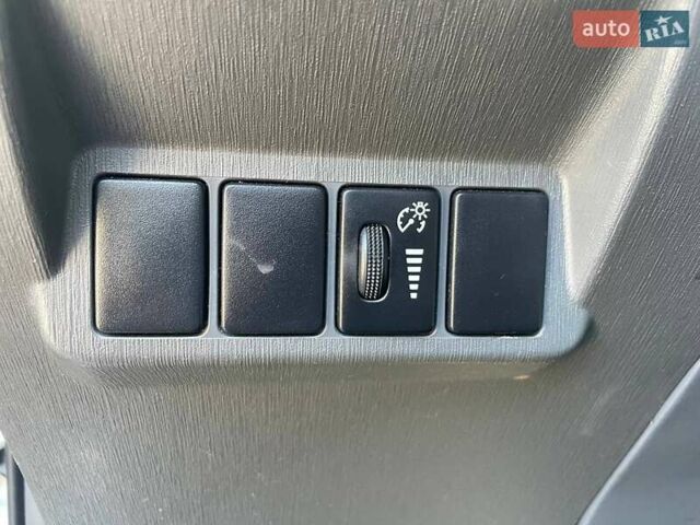 Белый Тойота Prius v, объемом двигателя 1.79 л и пробегом 217 тыс. км за 12490 $, фото 27 на Automoto.ua