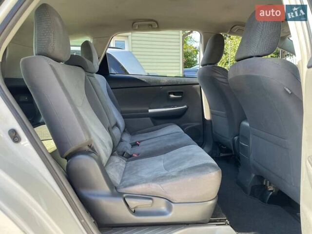 Белый Тойота Prius v, объемом двигателя 1.79 л и пробегом 217 тыс. км за 12490 $, фото 11 на Automoto.ua