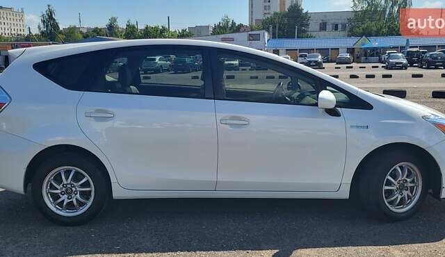 Белый Тойота Prius v, объемом двигателя 1.8 л и пробегом 230 тыс. км за 13500 $, фото 7 на Automoto.ua