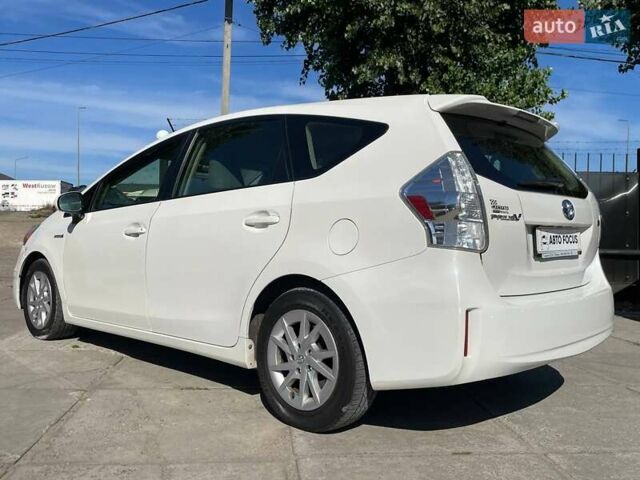 Белый Тойота Prius v, объемом двигателя 1.79 л и пробегом 217 тыс. км за 12490 $, фото 7 на Automoto.ua