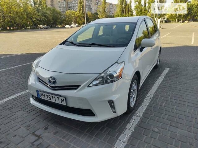 Белый Тойота Prius v, объемом двигателя 1.8 л и пробегом 192 тыс. км за 12250 $, фото 6 на Automoto.ua