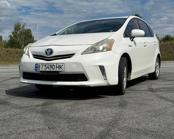 Белый Тойота Prius v, объемом двигателя 1.8 л и пробегом 340 тыс. км за 13200 $, фото 5 на Automoto.ua
