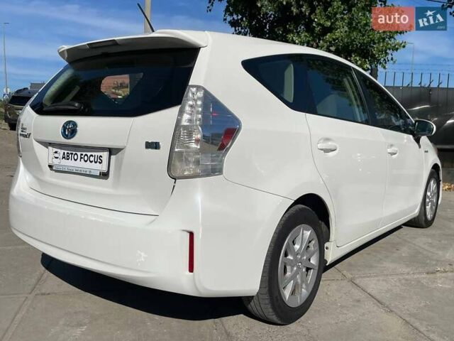 Белый Тойота Prius v, объемом двигателя 1.79 л и пробегом 217 тыс. км за 12490 $, фото 4 на Automoto.ua