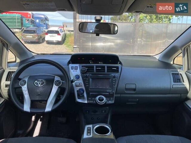 Белый Тойота Prius v, объемом двигателя 1.79 л и пробегом 217 тыс. км за 12490 $, фото 13 на Automoto.ua