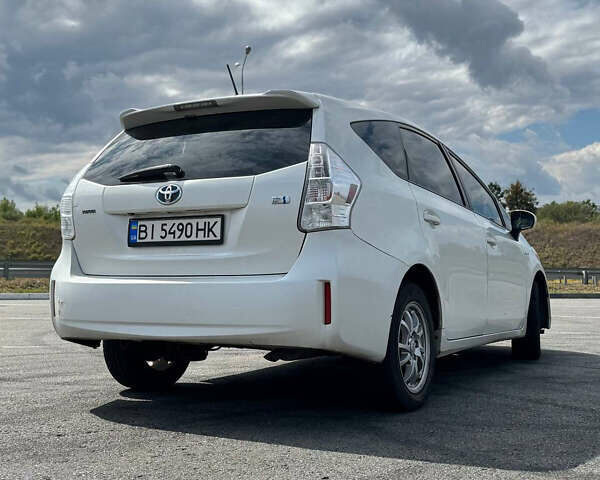 Белый Тойота Prius v, объемом двигателя 1.8 л и пробегом 340 тыс. км за 13200 $, фото 3 на Automoto.ua