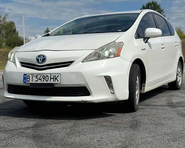Белый Тойота Prius v, объемом двигателя 1.8 л и пробегом 340 тыс. км за 13200 $, фото 6 на Automoto.ua