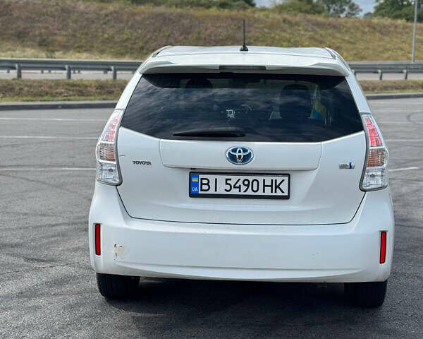 Белый Тойота Prius v, объемом двигателя 1.8 л и пробегом 340 тыс. км за 13200 $, фото 8 на Automoto.ua
