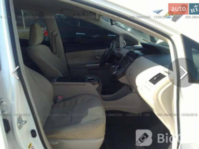 Белый Тойота Prius v, объемом двигателя 1.8 л и пробегом 340 тыс. км за 13200 $, фото 10 на Automoto.ua