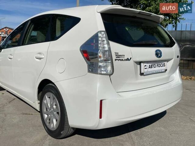 Белый Тойота Prius v, объемом двигателя 1.79 л и пробегом 217 тыс. км за 12490 $, фото 8 на Automoto.ua
