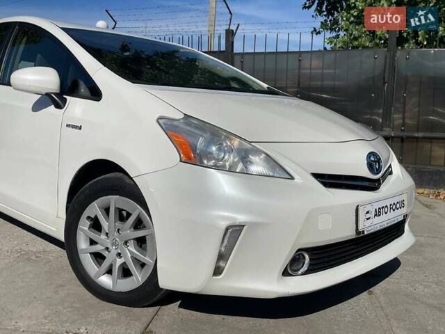Белый Тойота Prius v, объемом двигателя 1.79 л и пробегом 217 тыс. км за 12490 $, фото 3 на Automoto.ua