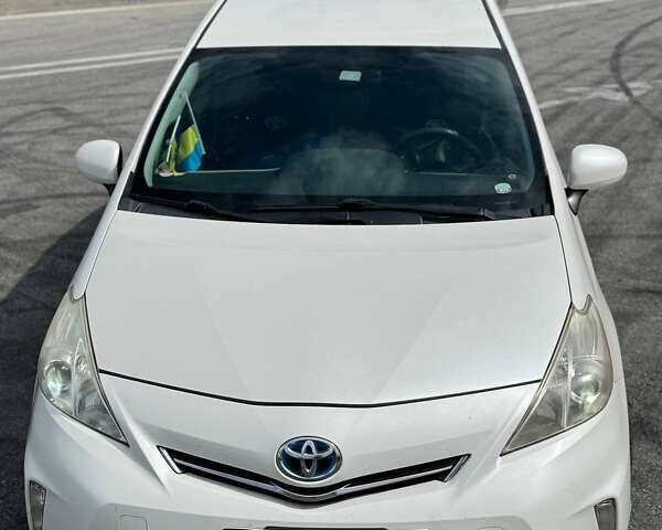 Белый Тойота Prius v, объемом двигателя 1.8 л и пробегом 340 тыс. км за 13200 $, фото 7 на Automoto.ua
