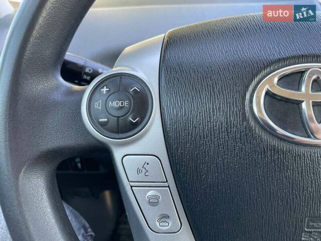 Белый Тойота Prius v, объемом двигателя 1.79 л и пробегом 217 тыс. км за 12490 $, фото 16 на Automoto.ua