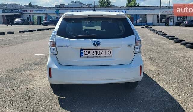 Белый Тойота Prius v, объемом двигателя 1.8 л и пробегом 230 тыс. км за 13500 $, фото 5 на Automoto.ua