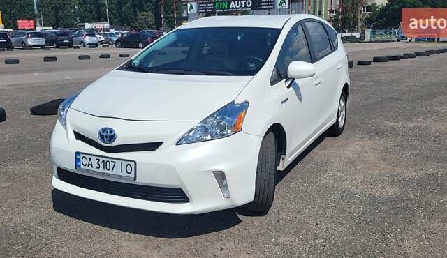 Белый Тойота Prius v, объемом двигателя 1.8 л и пробегом 230 тыс. км за 13500 $, фото 2 на Automoto.ua