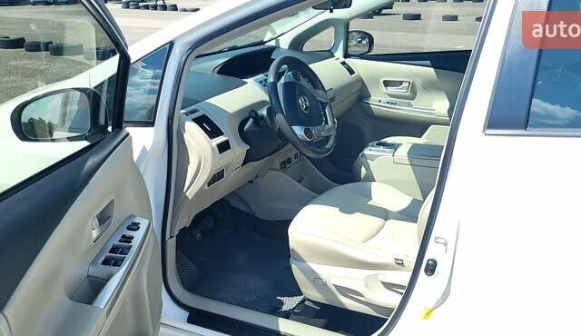 Белый Тойота Prius v, объемом двигателя 1.8 л и пробегом 230 тыс. км за 13500 $, фото 17 на Automoto.ua