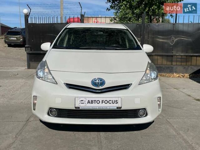 Белый Тойота Prius v, объемом двигателя 1.79 л и пробегом 217 тыс. км за 12490 $, фото 1 на Automoto.ua