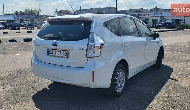 Белый Тойота Prius v, объемом двигателя 1.8 л и пробегом 230 тыс. км за 13500 $, фото 6 на Automoto.ua