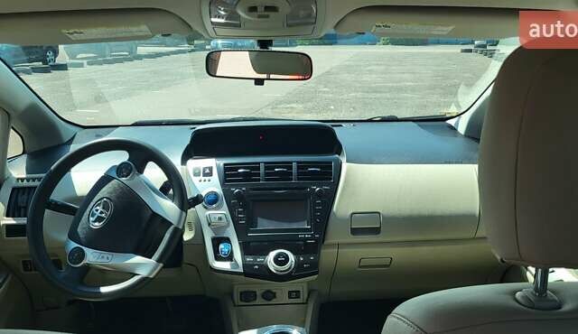 Белый Тойота Prius v, объемом двигателя 1.8 л и пробегом 230 тыс. км за 13500 $, фото 18 на Automoto.ua