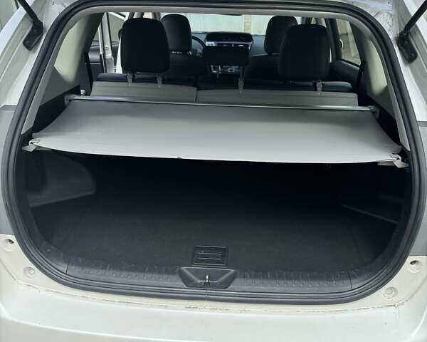Белый Тойота Prius v, объемом двигателя 1.8 л и пробегом 170 тыс. км за 13450 $, фото 10 на Automoto.ua