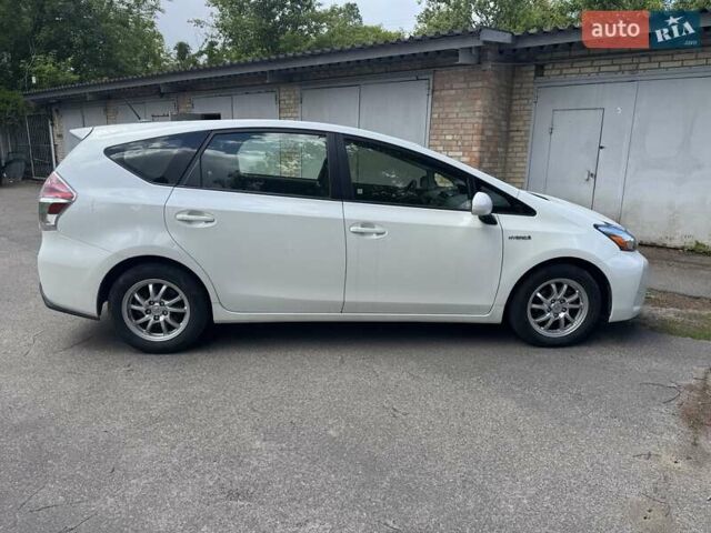 Белый Тойота Prius v, объемом двигателя 1.8 л и пробегом 170 тыс. км за 13450 $, фото 5 на Automoto.ua