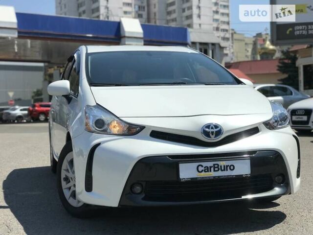 Білий Тойота Prius v, об'ємом двигуна 1.8 л та пробігом 257 тис. км за 15800 $, фото 9 на Automoto.ua