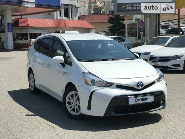 Білий Тойота Prius v, об'ємом двигуна 1.8 л та пробігом 257 тис. км за 15800 $, фото 1 на Automoto.ua