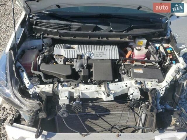 Білий Тойота Prius v, об'ємом двигуна 1.8 л та пробігом 53 тис. км за 3000 $, фото 10 на Automoto.ua