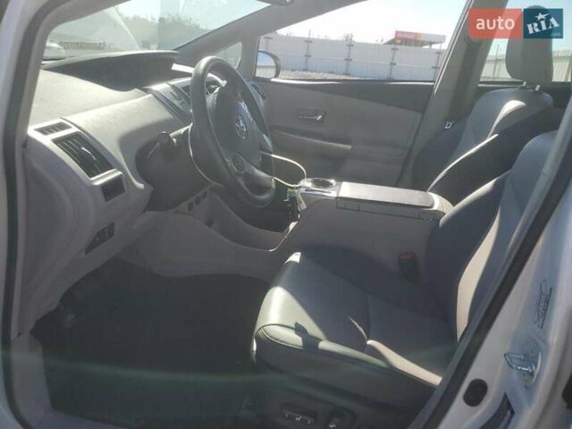 Білий Тойота Prius v, об'ємом двигуна 1.8 л та пробігом 53 тис. км за 3000 $, фото 6 на Automoto.ua