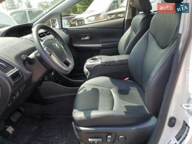Білий Тойота Prius v, об'ємом двигуна 1.8 л та пробігом 44 тис. км за 3000 $, фото 6 на Automoto.ua