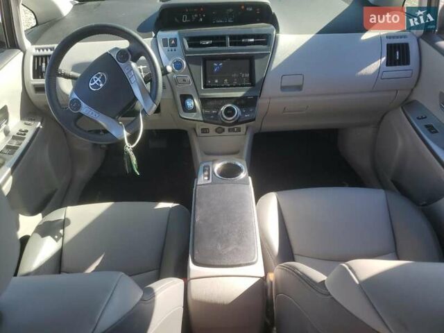 Білий Тойота Prius v, об'ємом двигуна 1.8 л та пробігом 53 тис. км за 3000 $, фото 7 на Automoto.ua