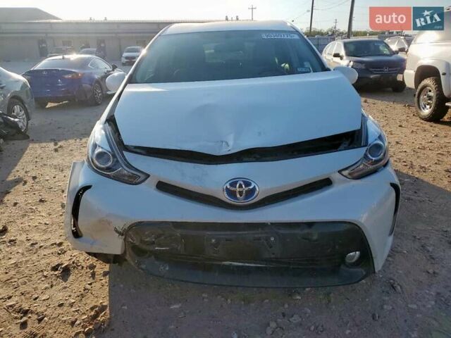 Білий Тойота Prius v, об'ємом двигуна 1.8 л та пробігом 147 тис. км за 3000 $, фото 4 на Automoto.ua