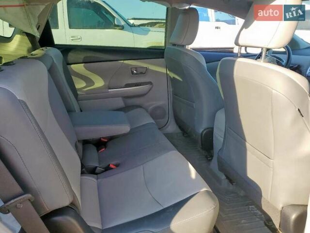 Білий Тойота Prius v, об'ємом двигуна 1.8 л та пробігом 147 тис. км за 3000 $, фото 9 на Automoto.ua