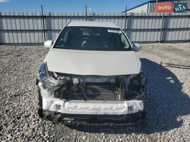 Білий Тойота Prius v, об'ємом двигуна 1.8 л та пробігом 53 тис. км за 3000 $, фото 4 на Automoto.ua