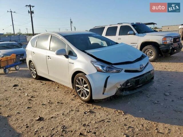 Білий Тойота Prius v, об'ємом двигуна 1.8 л та пробігом 147 тис. км за 3000 $, фото 3 на Automoto.ua
