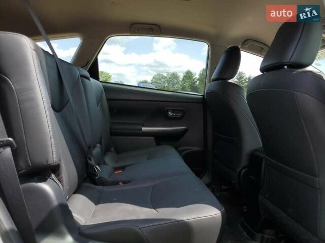 Білий Тойота Prius v, об'ємом двигуна 1.8 л та пробігом 44 тис. км за 3000 $, фото 9 на Automoto.ua