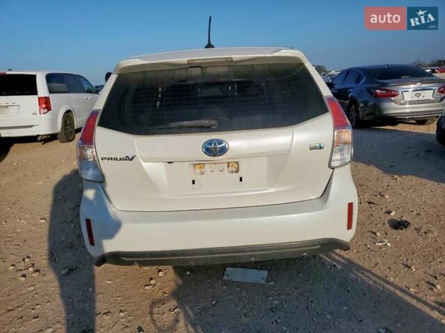 Білий Тойота Prius v, об'ємом двигуна 1.8 л та пробігом 147 тис. км за 3000 $, фото 5 на Automoto.ua