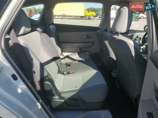 Білий Тойота Prius v, об'ємом двигуна 1.8 л та пробігом 53 тис. км за 3000 $, фото 9 на Automoto.ua