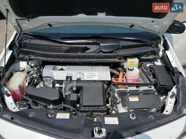 Білий Тойота Prius v, об'ємом двигуна 1.8 л та пробігом 44 тис. км за 3000 $, фото 10 на Automoto.ua