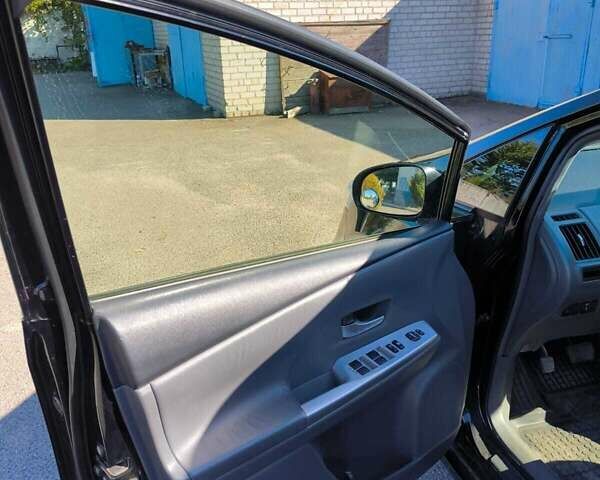 Черный Тойота Prius v, объемом двигателя 1.8 л и пробегом 240 тыс. км за 13000 $, фото 6 на Automoto.ua