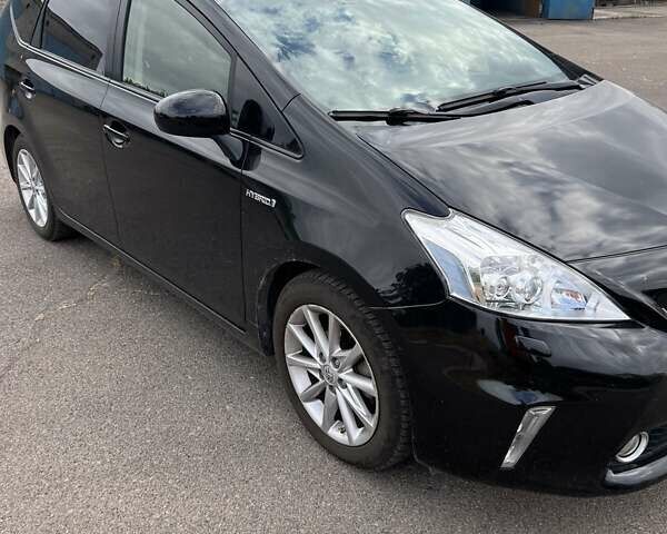 Черный Тойота Prius v, объемом двигателя 1.8 л и пробегом 240 тыс. км за 13000 $, фото 2 на Automoto.ua
