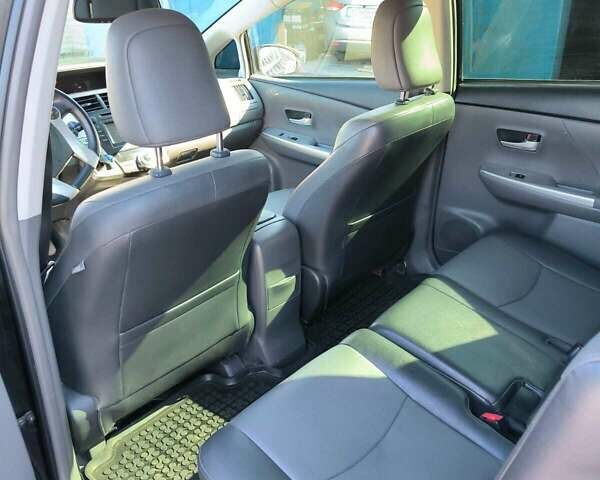 Черный Тойота Prius v, объемом двигателя 1.8 л и пробегом 240 тыс. км за 13000 $, фото 7 на Automoto.ua