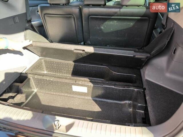 Черный Тойота Prius v, объемом двигателя 1.8 л и пробегом 240 тыс. км за 13000 $, фото 9 на Automoto.ua