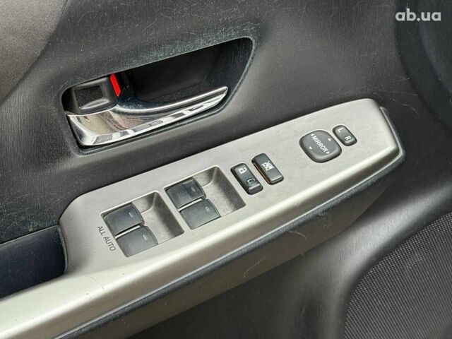 Коричневый Тойота Prius v, объемом двигателя 1.8 л и пробегом 260 тыс. км за 16490 $, фото 10 на Automoto.ua