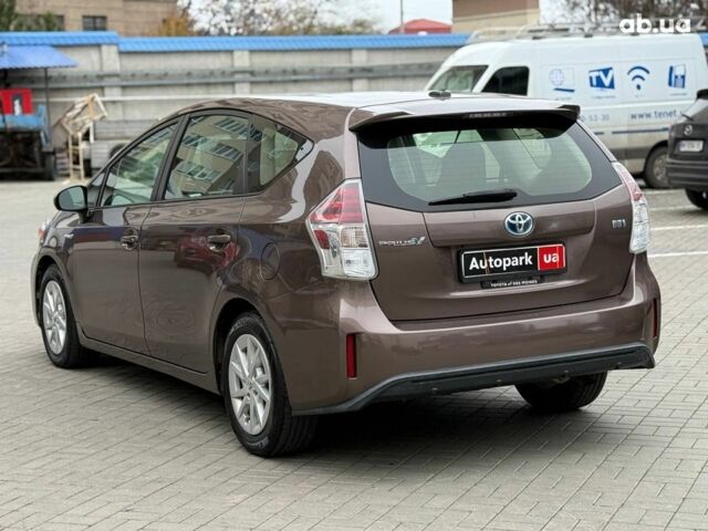 Коричневый Тойота Prius v, объемом двигателя 1.8 л и пробегом 260 тыс. км за 16490 $, фото 5 на Automoto.ua