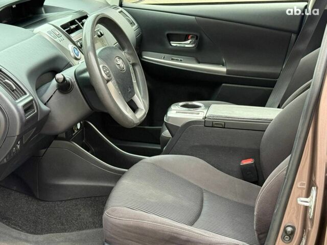 Коричневый Тойота Prius v, объемом двигателя 1.8 л и пробегом 260 тыс. км за 16490 $, фото 9 на Automoto.ua