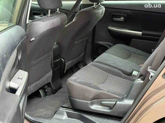 Коричневый Тойота Prius v, объемом двигателя 1.8 л и пробегом 260 тыс. км за 16490 $, фото 13 на Automoto.ua